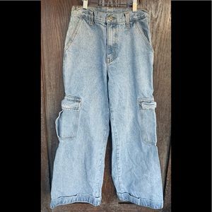 Brandy Melville Tatum light wash cargo jeans sz S
